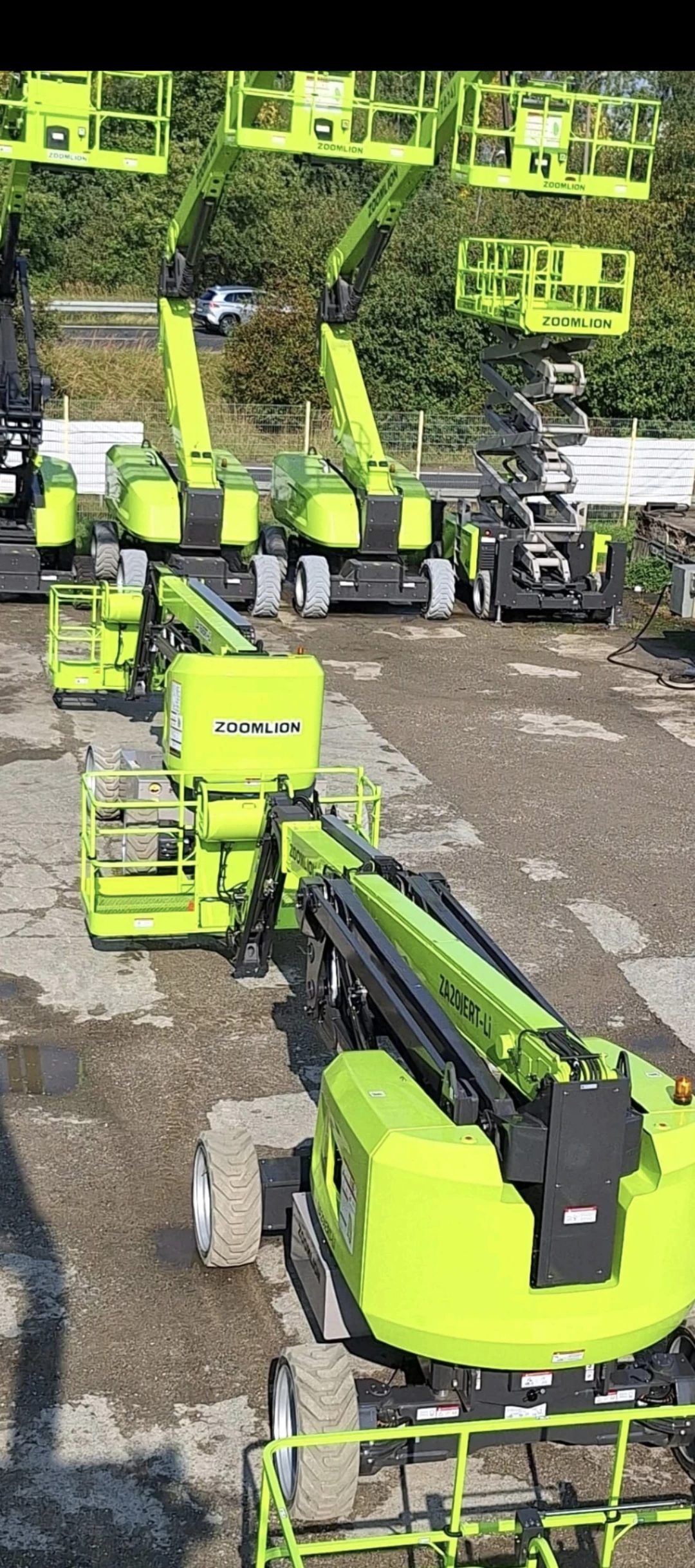 سيزرلفت مانلفت ايجار يومي شهري مديل حديث scissorslift manlfit for rent forklift jcb Tlahander scissors