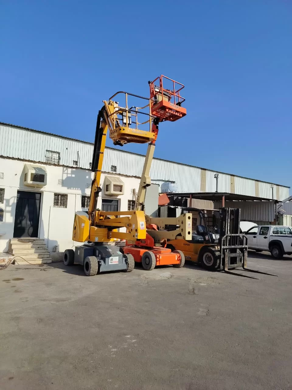 سيزر لفت ومان لفت وكرينات ورافعات شوكية وتيلهندلر وتاور لايت متوفرة للايجار